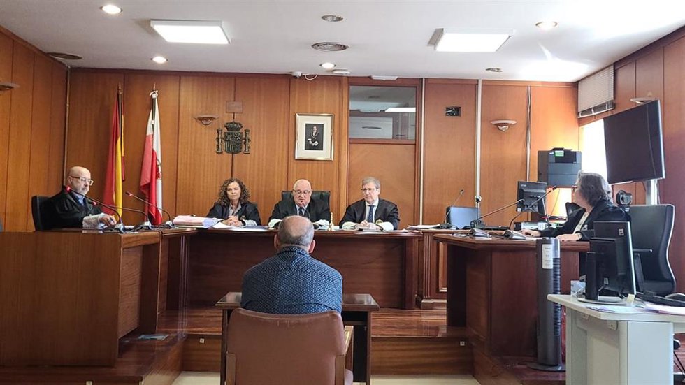Audiencia preliminar por delito de odio continuado, de un cliente de una cafetería que tuvo actitud xenófoba y humillante a un camarero de origen marroquí