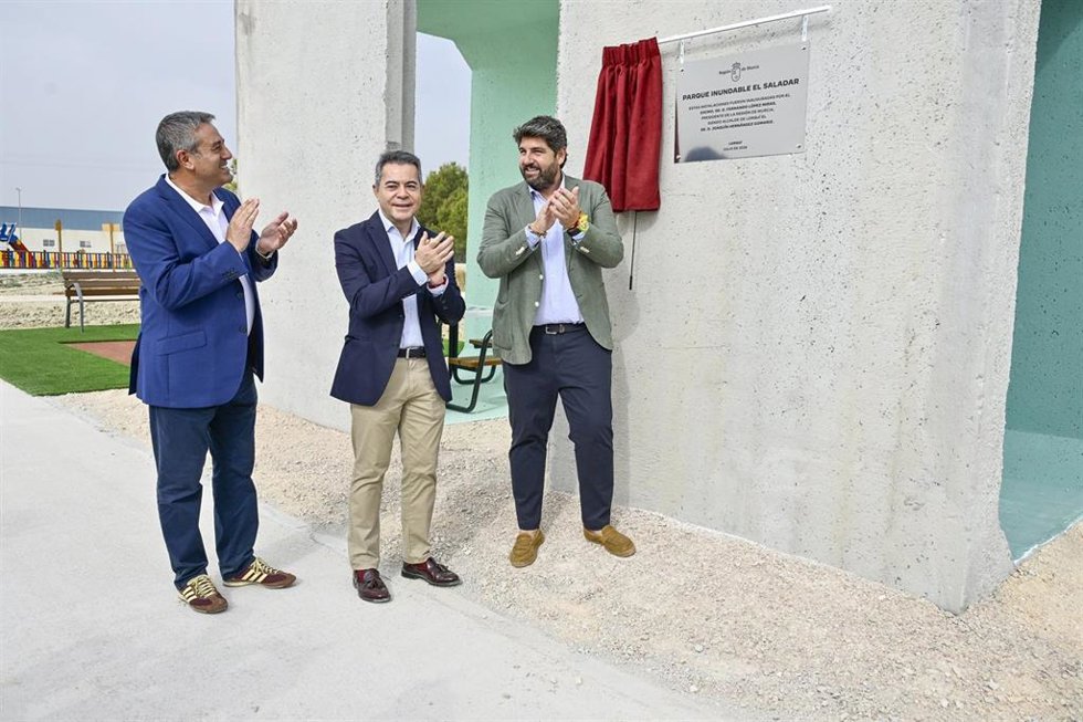 El presidente de la Comunidad, Fernando López Miras, inaugura el nuevo sistema de drenaje sostenible en el Polígono Industrial ‘El Saladar I’ Lorquí
