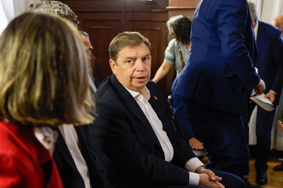 El ministro de Agricultura, Pesca y Alimentación, Luis Planas, durante la celebración del acto institucional de clausura de los eventos de conmemoración de los aniversarios de las Reservas Marinas de Interés Pesquero de Canarias, a 22 de julio de 2026, en