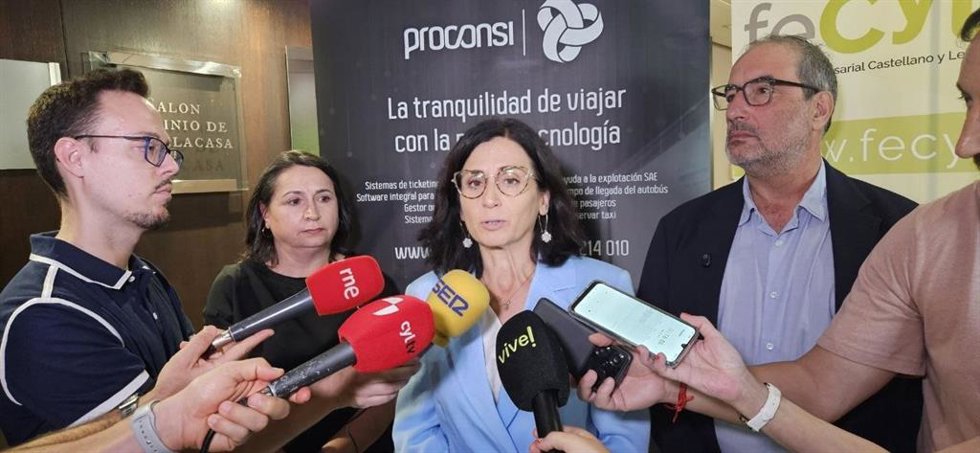 La consejera de Movilidad, Transformación Digital e Inteligencia Artificial, Cristina Sanchidrián, clausura la Asamblea General de Federación Empresarial Castellano y Leonesa de Transporte en Autobús (Fecylbus)