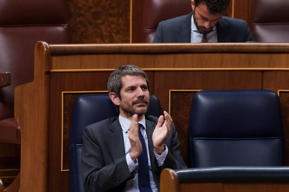 Archivo - El ministro de Cultura, Ernest Urtasun, durante una sesión plenaria en el Congreso, a 28 de abril de 2026, en Madrid (España).