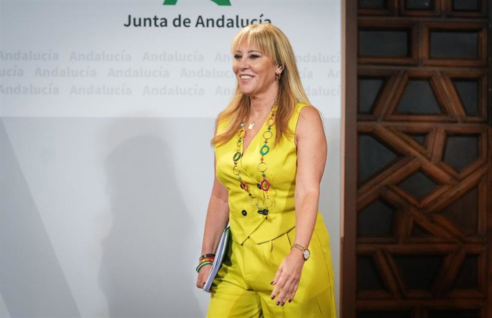 La vicepresidenta tercera y consejera de Economía, Hacienda y Fondos Europeos, y portavoz del Gobierno andaluz, Carolina España, a su llegada a la rueda de prensa posterior a la reunión semanal del Consejo de Gobierno.