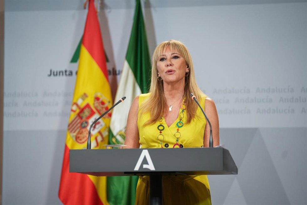 La vicepresidenta tercera y consejera de Economía, Hacienda y Fondos Europeos, y portavoz del Gobierno andaluz, Carolina España, interviene en la rueda de prensa posterior a la reunión semanal del Consejo de Gobierno. A 22 de julio de 2026 en Sevilla (And