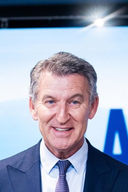 El presidente del Partido Popular, Alberto Núñez Feijóo, comparece ante los medios para hacer balance del curso político, en la sede nacional del PP, a 22 de julio de 2026, en Madrid (España)