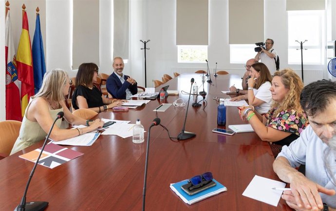 El consejero de Educación, FP y Universidades, Sergio Silva, asiste al Pleno del Consejo de Formación Profesional de Cantabria.