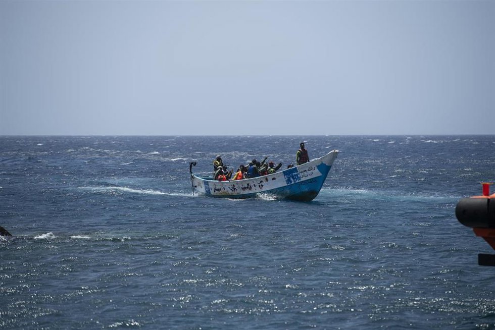 Archivo - Un cayuco a su llegada al puerto de La Restinga, a 18 de agosto de 2024, en El Hierro, Canarias (España). Dos cayucos han llegado hoy al puerto de La Restinga en la isla de El Hierro, uno de ellos salido desde Senegal con 175 personas a bordo y 