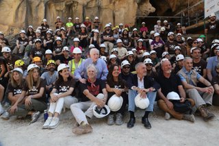 Foto de grupo de la campaña de excavaciones número 49 en Atapuerca (Burgos).