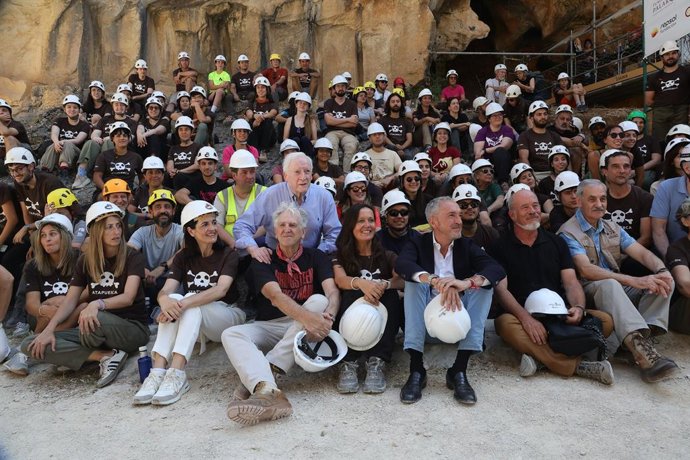 Foto de grupo de la campaña de excavaciones número 49 en Atapuerca (Burgos).