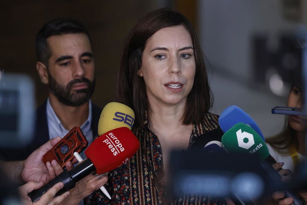 La ministra de Ciencia, Innovación y Universidades, Diana Morant, tras el pleno de presupuestos en Les Corts