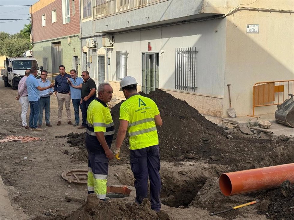 Obras en el barrio Piqueras de Campohermoso, en Níjar (Almería).