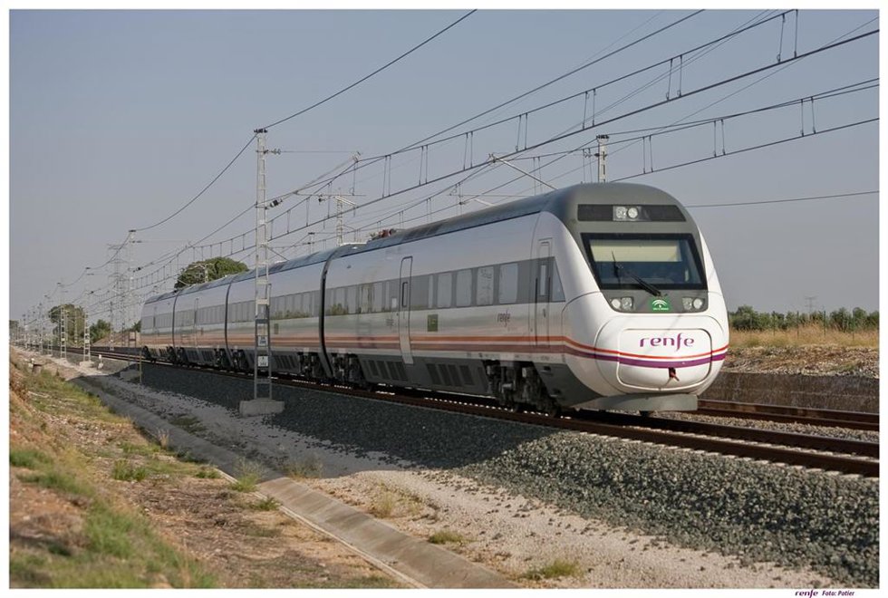 Archivo - Tren entre Madrid y Huelva.