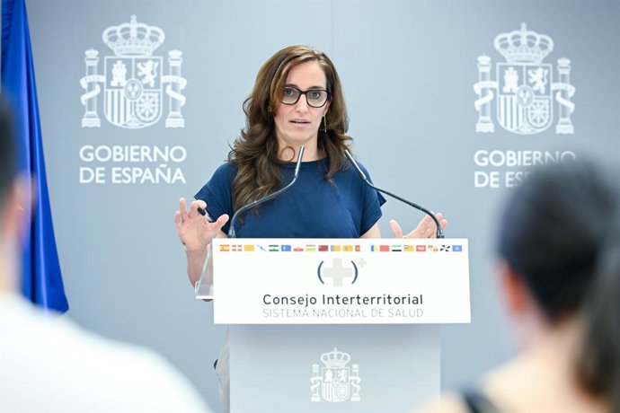 La ministra de Sanidad, Mónica García, durante una rueda de prensa para informar sobre las medidas de gestión pública adoptadas, a 22 de julio de 2026, en Madrid (España). Mónica García, comparece ante los medios de comunicación tras presidir el pleno del