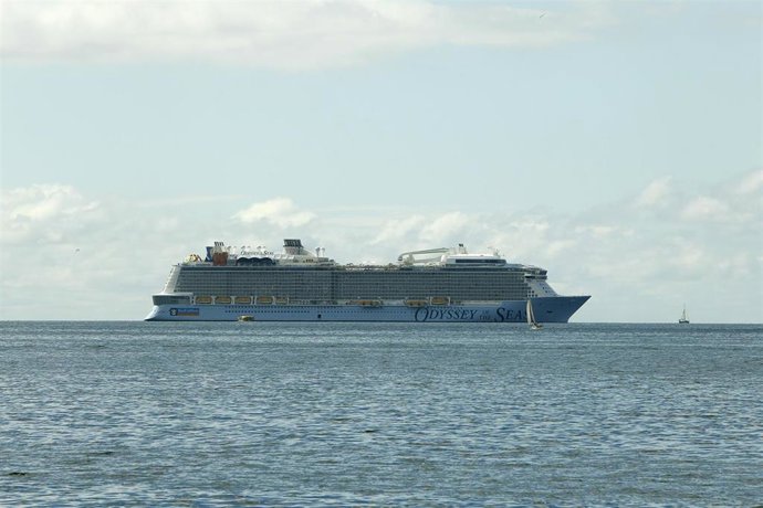 Archivo - El crucero ‘Odyssey of the Seas’, varado en la bahía de Palma, a 24 de mayo de 2021, en Palma de Mallorca, Mallorca, Islas Baleares (España). 