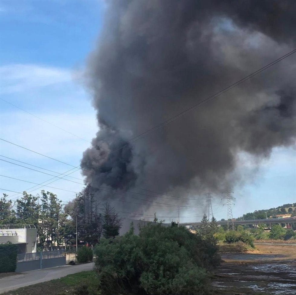 Incendio de una chatarrería en Astillero