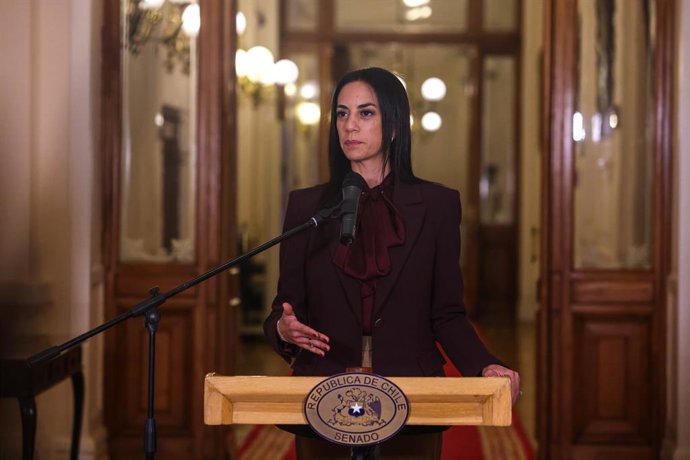 Santiago, 09 de Julio del 2026.  La senadora y presidenta del Senado, Paulina Núñez (RN), se encuentra actualmente liderando las negociaciones en el Congreso para destrabar la "mega reforma" o proyecto de Reconstrucción Nacional del gobierno.  Luis