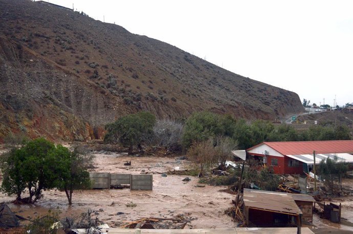 La Serena, 21 de julio de 2026. El pueblo de Islon ubicado a 10 km aproximadamente de La Serena fue azotado con un segundo aluvion en la misma semana debido a la activación y crecida de las quebradas por el temporal que afecta al lugar. Alejandro