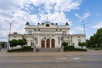 Bulgaria autoriza el uso de una base aérea para el repostaje de aviones de EEUU en su guerra con Irán