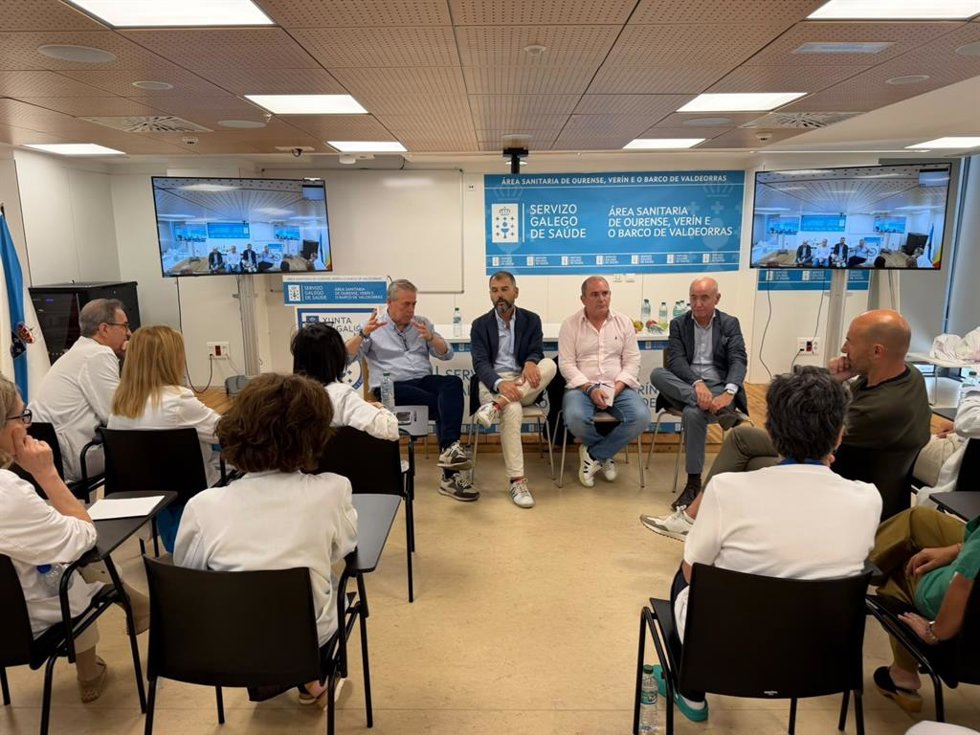 El conselleiro de Sanidade, Antonio Gómez Caamaño, se reúne con profesionales del Complexo Hospitalario Universitario de Ourense