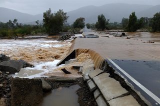 La Ligua, 21 de julio 2026. Crecida del rio La Ligua provoca danos en uno de los caminos que une la comuna de La Ligua con la localidad de Valle Hermoso, producto de los sistemas frontales que afecta a la zona centro norte del pais. Raul Zamora/Aton Chile