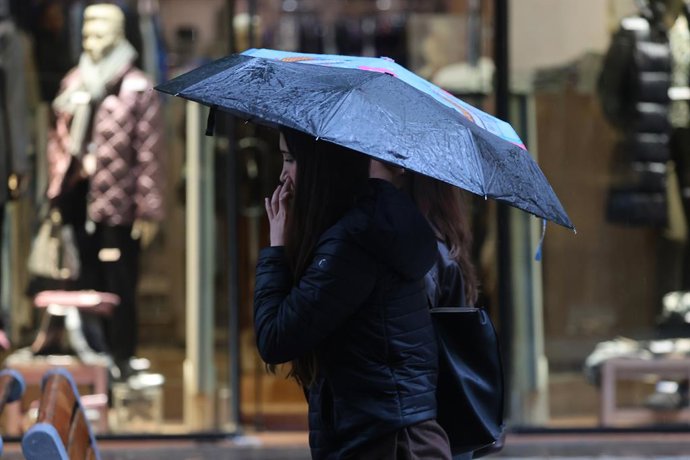 Santiago, 21 de julio de 2026. Lluvia durante este dia martes en la Region Metropolitana. Jonnathan Oyarzun/Aton Chile