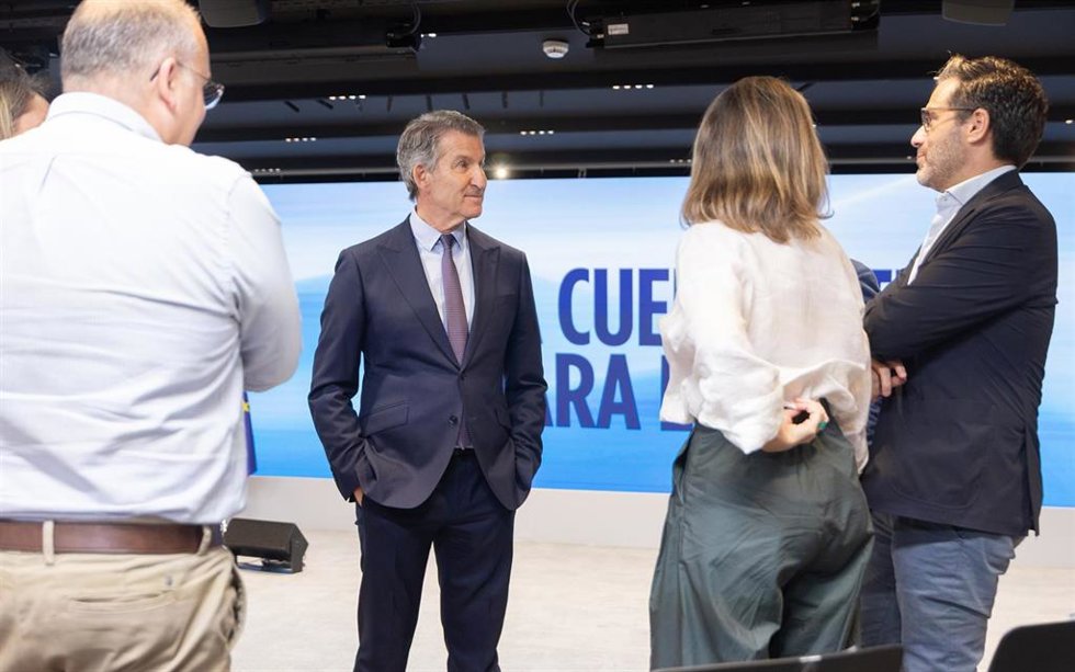 El presidente del Partido Popular, Alberto Núñez Feijóo, comparece ante los medios para hacer balance del curso político, en la sede nacional del PP, a 22 de julio de 2026, en Madrid (España).