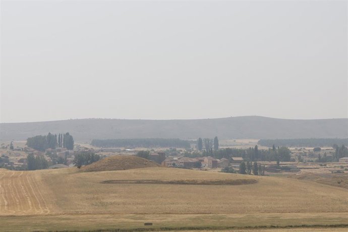 Vista de la localidad de Barcones, desalojada por el incendio, a 21 de julio de 2026, en Barcones, Soria, Castilla y León (España). El incendio forestal originado en La Mierla, que ya ha arrasado más de 26.000 hectáreas en la Sierra Norte de Guadalajara, 