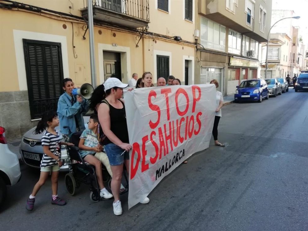 Archivo - Una protesta de Stop Desnonaments.