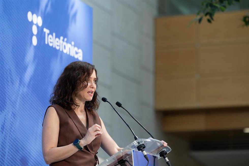 La presidenta de la Comunidad de Madrid, Isabel Díaz Ayuso, durante su visita a Telefónica Dron Center, a 20 de julio de 2026, en Madrid (España). 