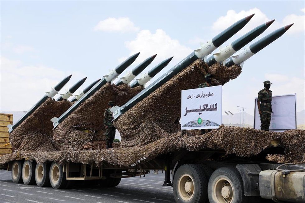 Archivo - Misiles expuestos en un desfile militar de los rebeldes hutíes en Yemen