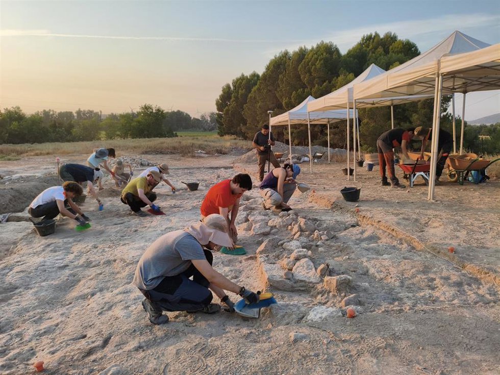 La VI campaña de excavaciones se ha centrado en las fases romanas (siglos I y II d. C.) del yacimiento de 'El Convento', atravesado por la vía romana que unía Tarragona (Tarraco) con Astorga (Asturica Augusta).