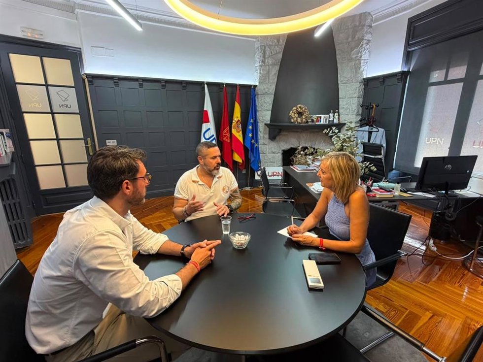 La Asociación de Tropa y Marinería Española (ATME) se reúne con la presidenta de UPN, Cristina Ibarrola.