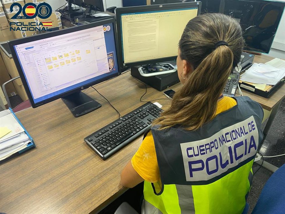Archivo - Agente de la Policía Nacional