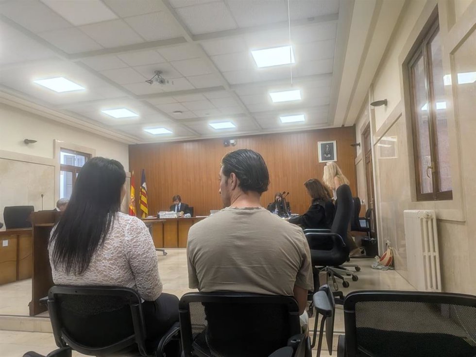 Dos de los acusados, este jueves en la Audiencia Provincial de Baleares.