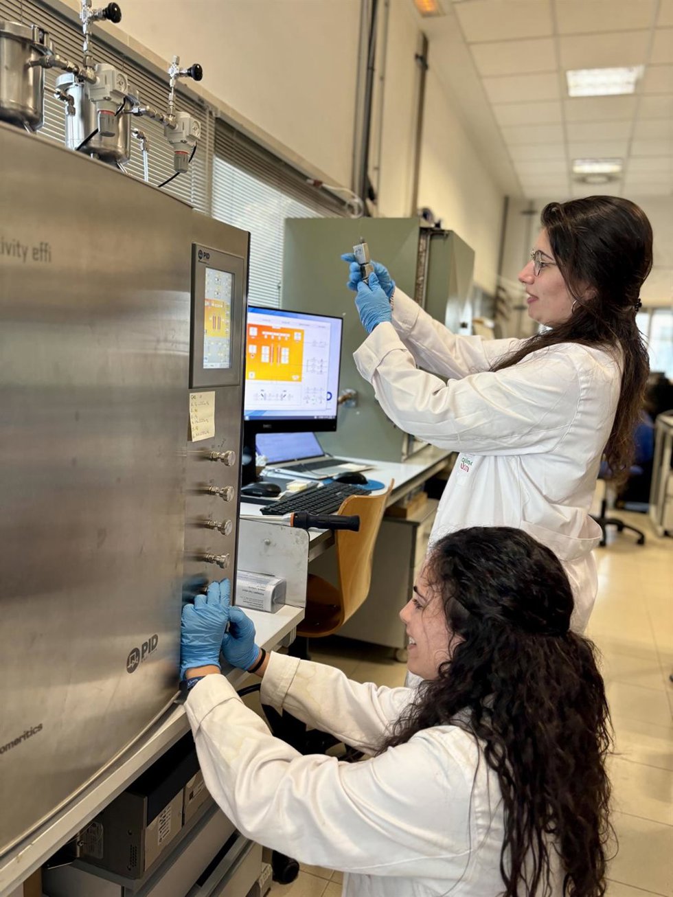 Un equipo de investigación de la UCLM transforma huesos de aceituna en catalizadores para producir metano a partir de CO2