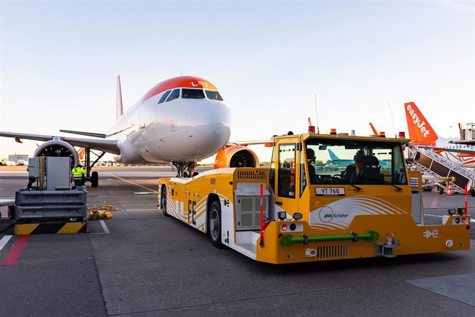 Archivo - El aeropuerto de Ámsterdam usa el primer sistema eléctrico de rodaje para aviones de la mano de easyJet y Airbus.