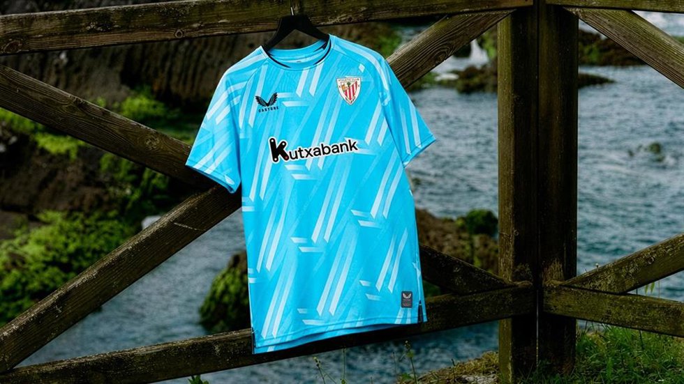 El Athletic Club presenta la tercera equipación con el azul como protagonista.