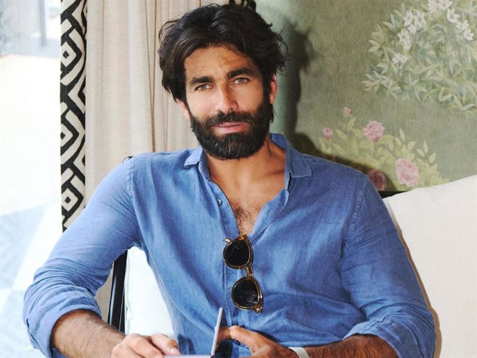 Rubén Cortada, el actor que encuentra el lujo en la calma: "Cuando toco el mar me alivio"