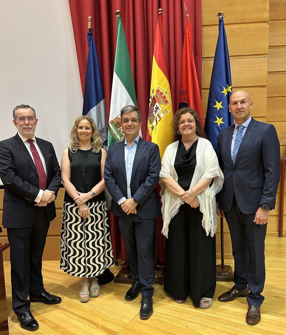 Juan Ignacio Peinado, catedrático y director de la Cátedra Empresa de la UMA ; María Belén González Fernández, catedrática y secretaria del Área de Derechos Privado Especial de la UMA; Evaristo Ramírez Llamas, director de Estrategia y Sostenibilidad