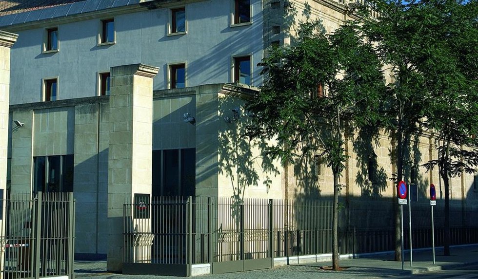 Acceso de la Cámara de Cuentas, en el antiguo Hospital de las Cinco Llagas