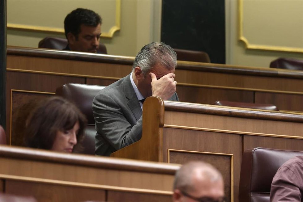 El diputado del grupo mixto, Javier Ortega Smith, durante la celebración de una sesión extraordinaria del Pleno del Congreso de los Diputados, a 23 de julio de 2026, en Madrid (España).