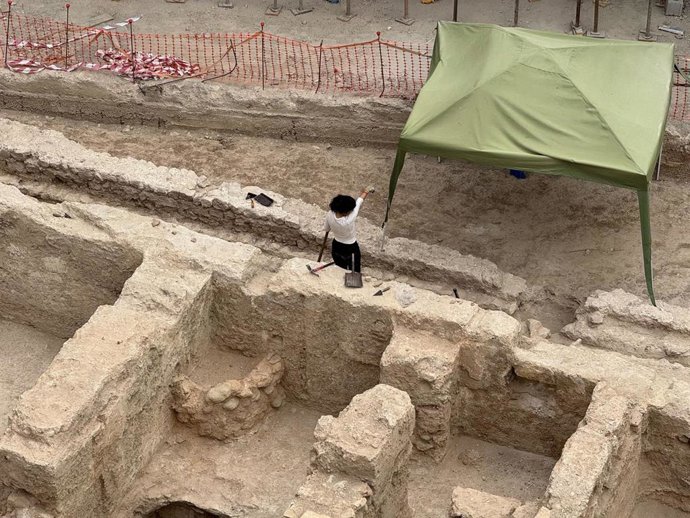 La excavación de los Baños Árabes avanza dentro del proyecto de restauración del Mercado Central
