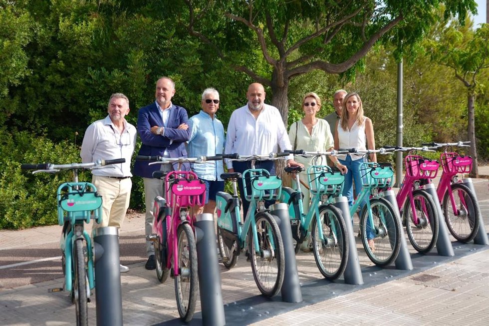 El alcalde de Palma, Jaime Martínez, inaugura una nueva estación de BiciPalma.