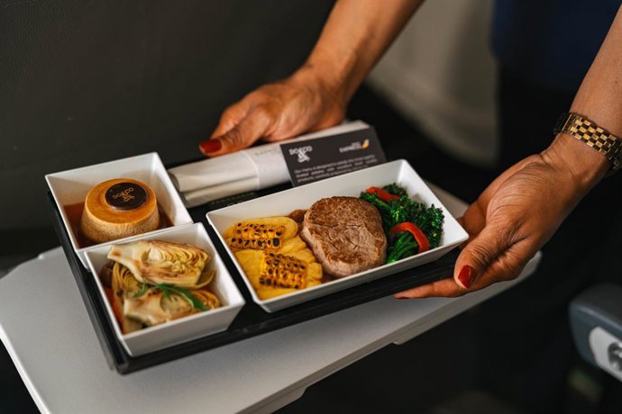 Iberia Express eleva su propuesta gastronómica en clase Business de la mano de DO & CO.