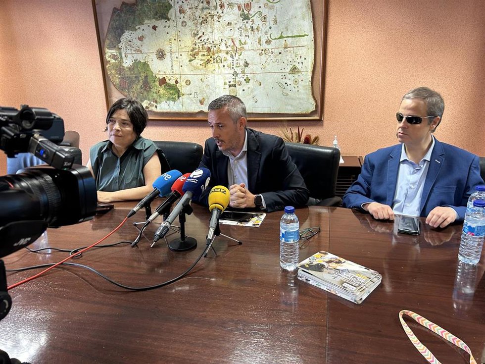 El delegado de la ONCE en Cantabria, Óscar Pérez, y el presidente del Consejo Territorial, Sergio Olavarría, presentan en rueda de prensa los datos del Grupo Social ONCE 2025.