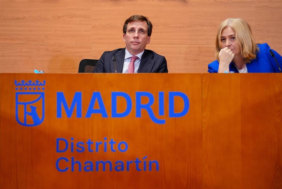 Archivo - El alcalde, José Luis Martínez-Almeida, y la vicealdaldesa, Inma Sanz