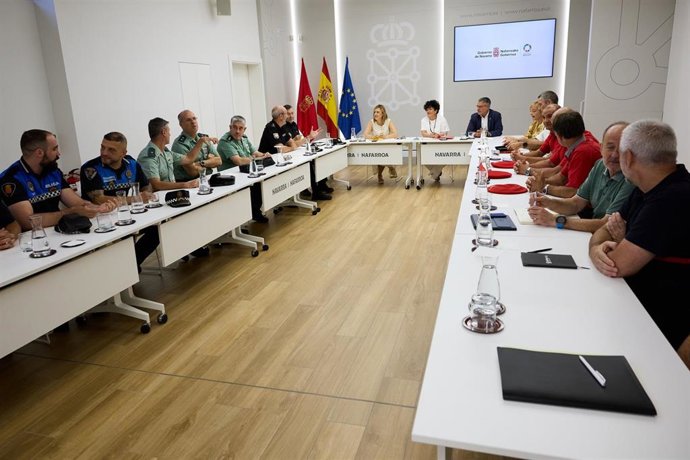 Los consejeros del Gobierno de Navarra Inma Jurío y Juan Luis García, con la delegada del Gobierno en Navarra, Alicia Echeverría, y Fuerzas y Cuerpos de Seguridad para coordinar el dispositivo del eclipse.