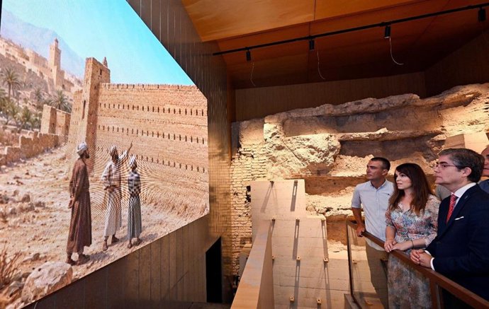 La alcaldesa supervisa los trabajos de la segunda fase del Centro de Interpretación, un proyecto estructural y museográfico que reabrirá sus puertas próximamente