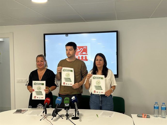 Rueda de prensa de la Junta de Personal Docente para presentar la campaña 'Por la pública'.