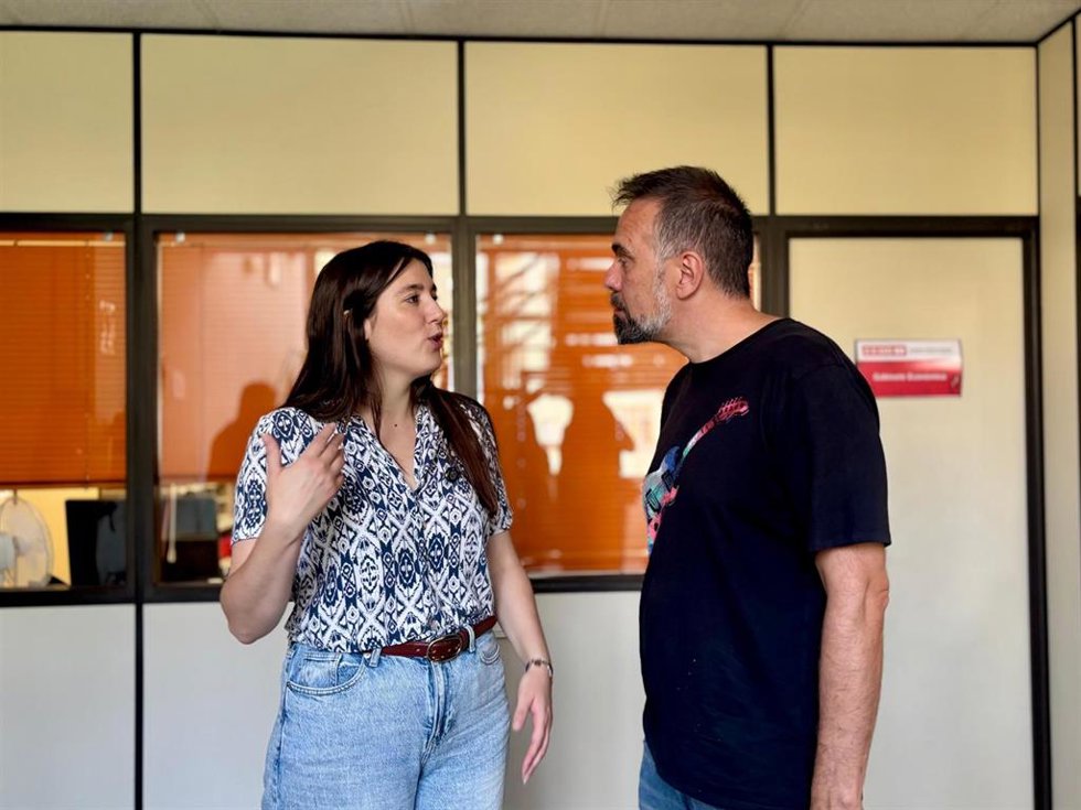 La coordinadora interina de Podemos Asturies, Olaya Suárez, y el secretario general de CCOO de Asturias, José Manuel Zapico.