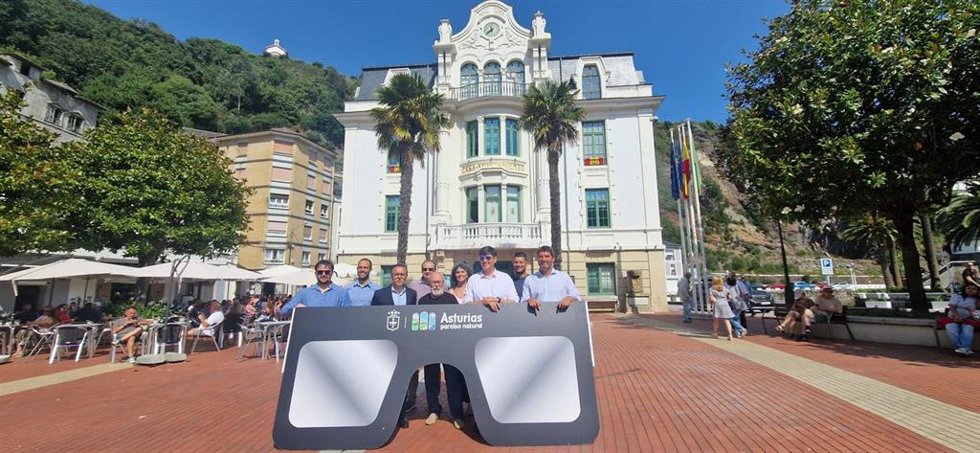 El consejero de Ciencia, Industria y Empleo, Borja Sánchez, en la jornada de divulgación sobre el eclipse solar del 12 de agosto "El cielo desde el Paraíso. El eclipse en Asturias 2026", celebrada hoy en Luarca.